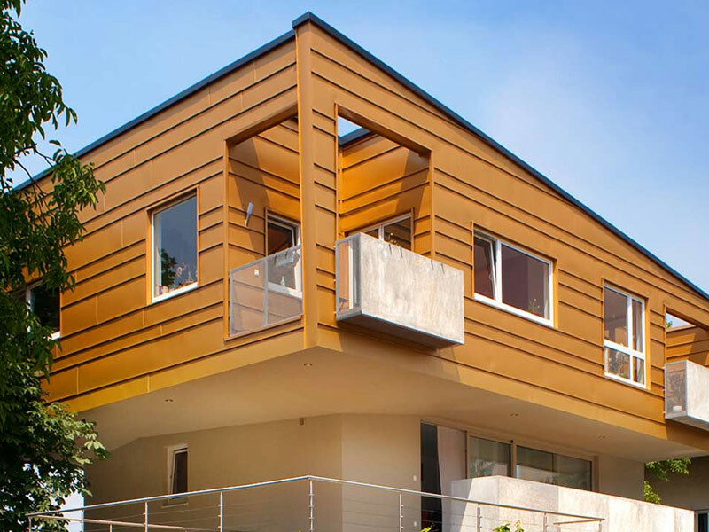 Sanierung eines Einfamilienhauses mit Baumhauscharakter mit Aluminiumbekleidung in Prefalz