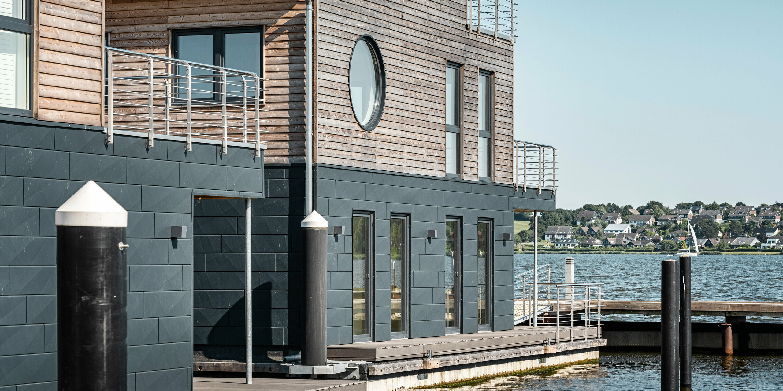 PREFA Siding.X Aluminiumfassade umhüllt elf Wasserhäuser im Pionierhafen Schleswig