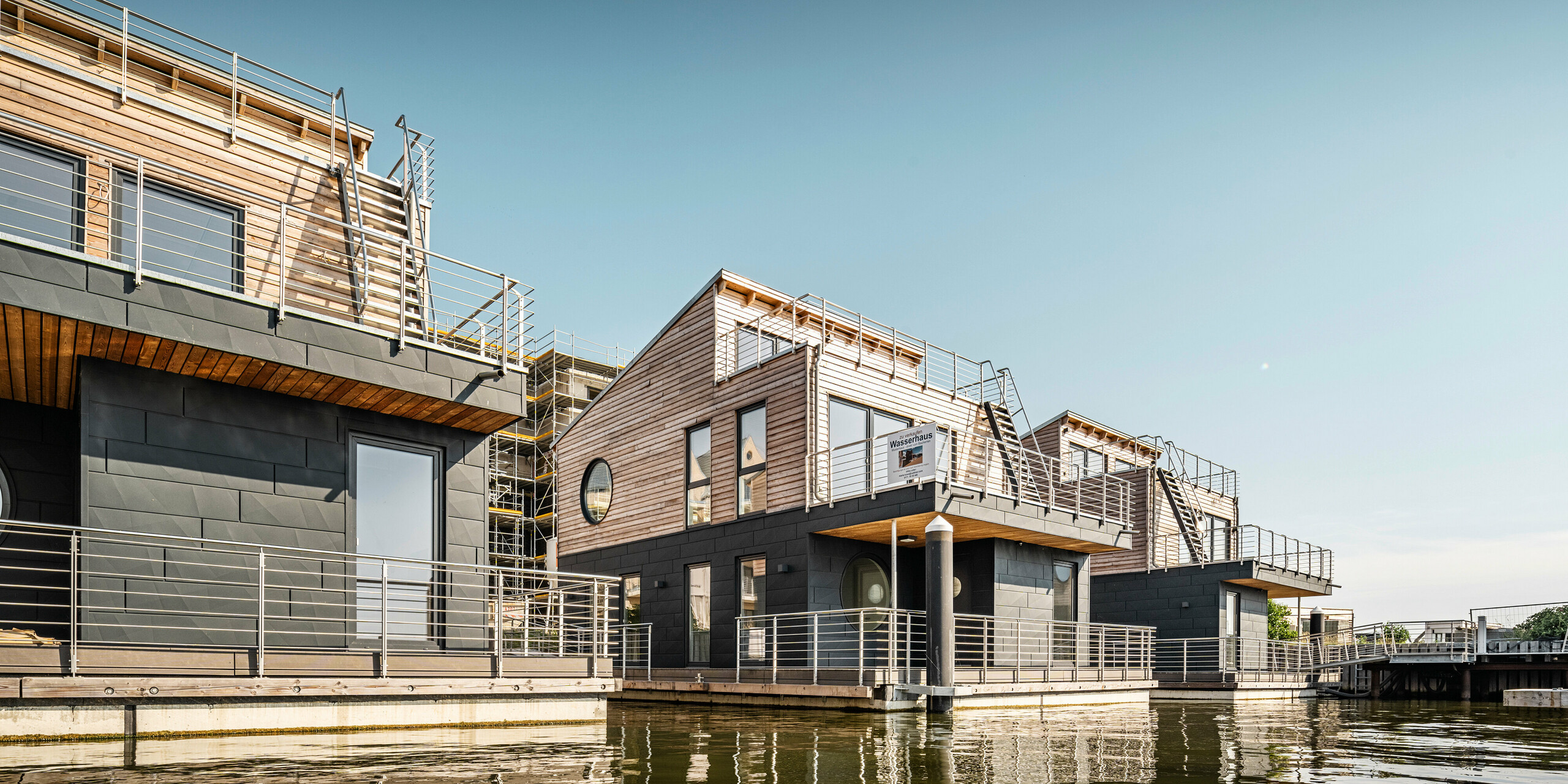 PREFA Siding.X Aluminiumfassade umhüllt elf Wasserhäuser im Pionierhafen Schleswig