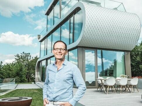 Portrait des Architekten Stefan Camenzind über die Flexibilität und Vielfalt der PREFA Produkte, Architekt des Flexhouse am Zürichsee