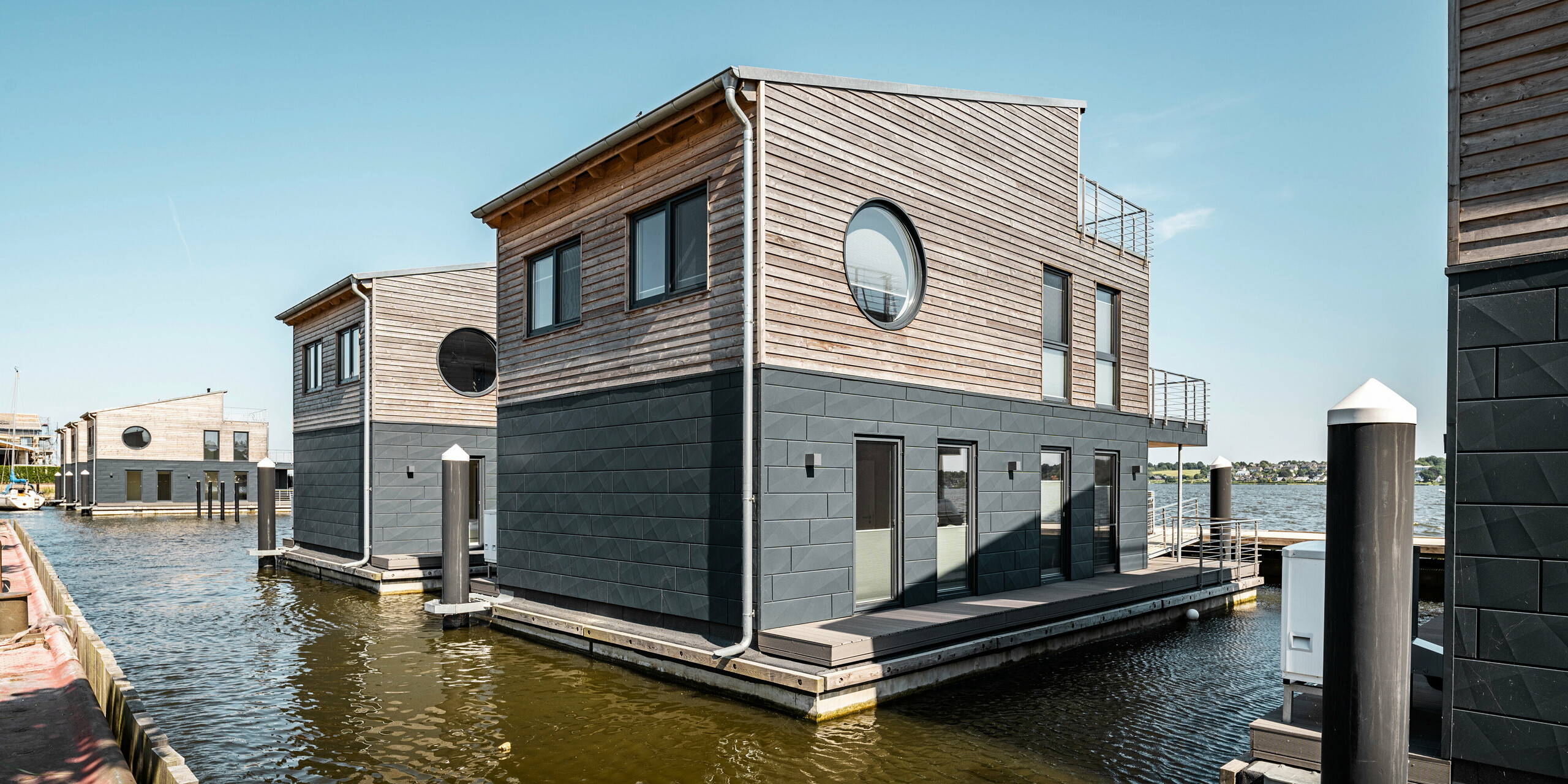 PREFA Siding.X Aluminiumfassade umhüllt elf Wasserhäuser im Pionierhafen Schleswig