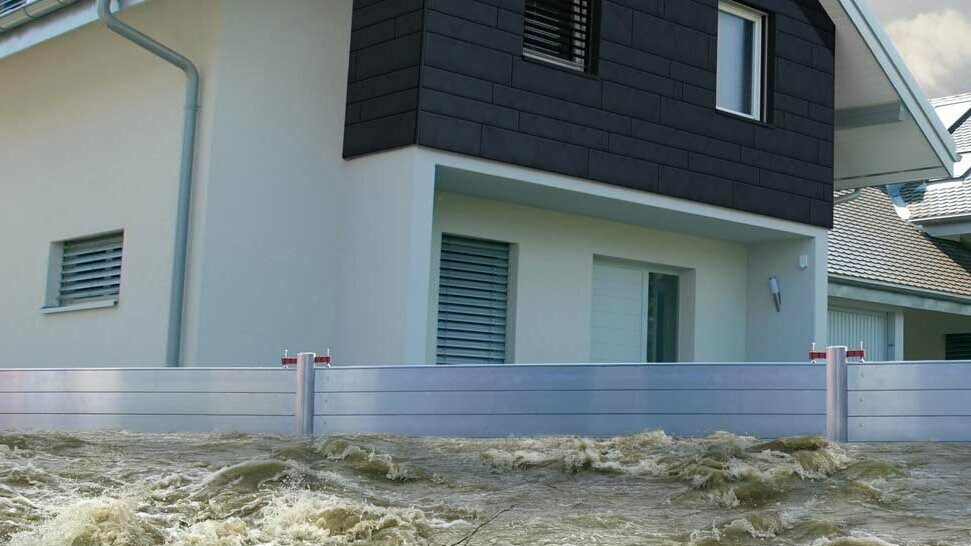 Mobiler Hochwasserschutz schützt ihr Haus vor Hochwasser und Unwetter wie Überflutung