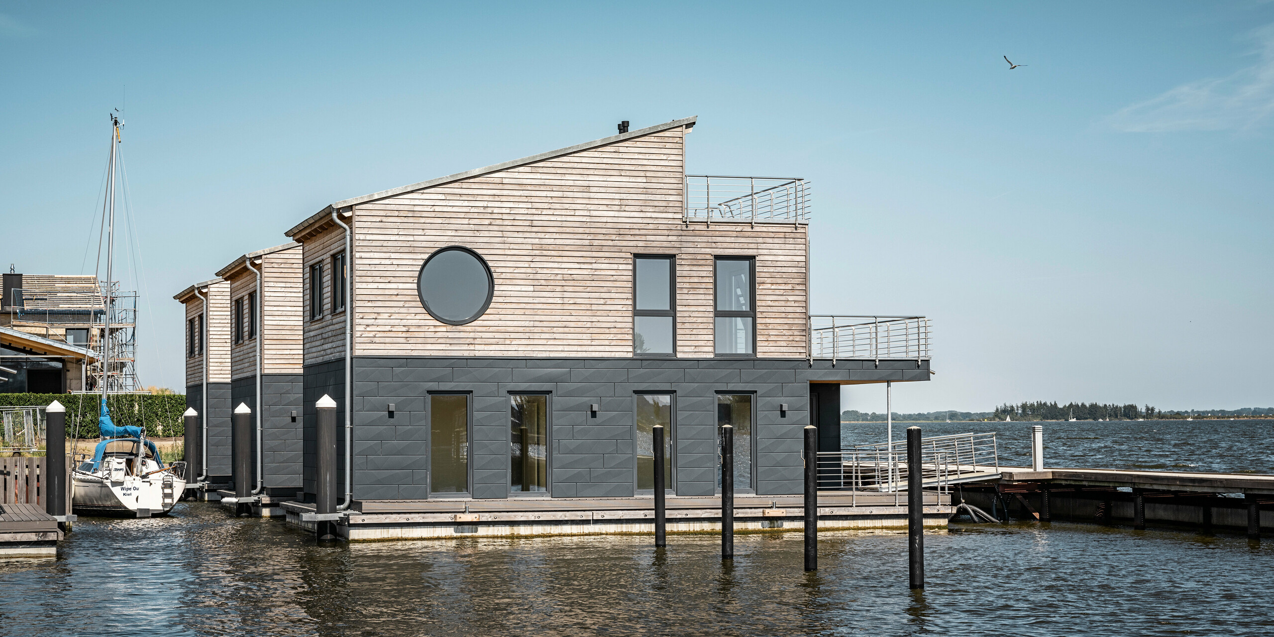 PREFA Siding.X Aluminiumfassade umhüllt elf Wasserhäuser im Pionierhafen Schleswig