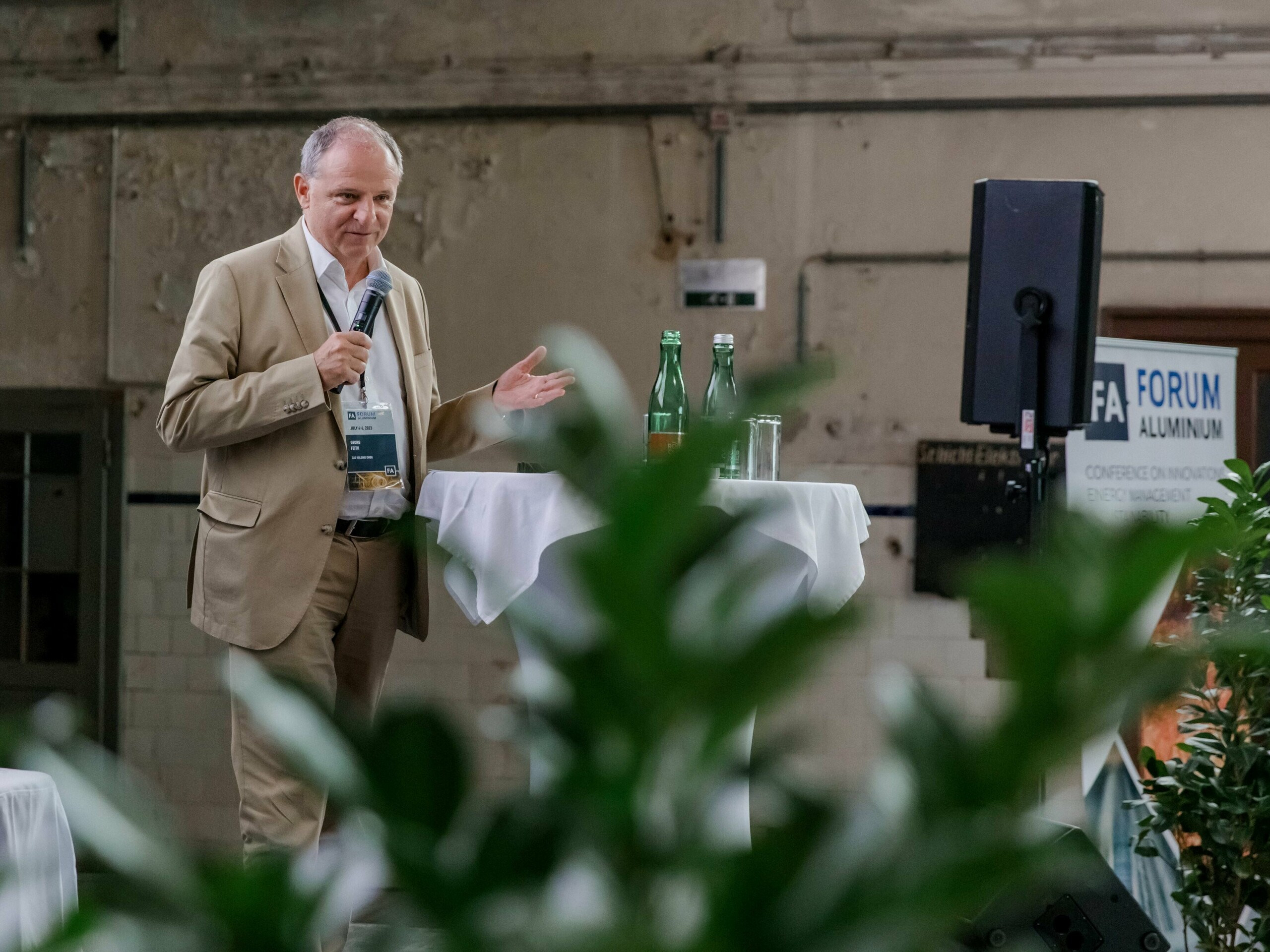 Foto während einer Präsentation bei der Konferenz "Forum Aluminium" in St. Pölten.