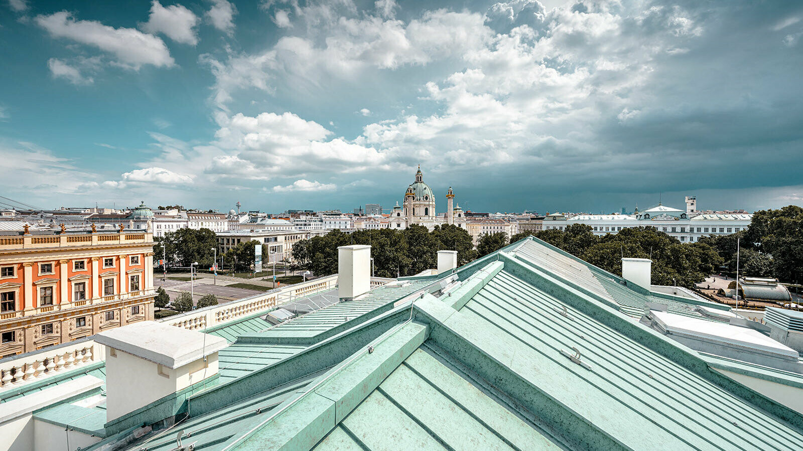 Blick über das Dach des Künstlerhaus Wien am Wiener Karlsplatz.