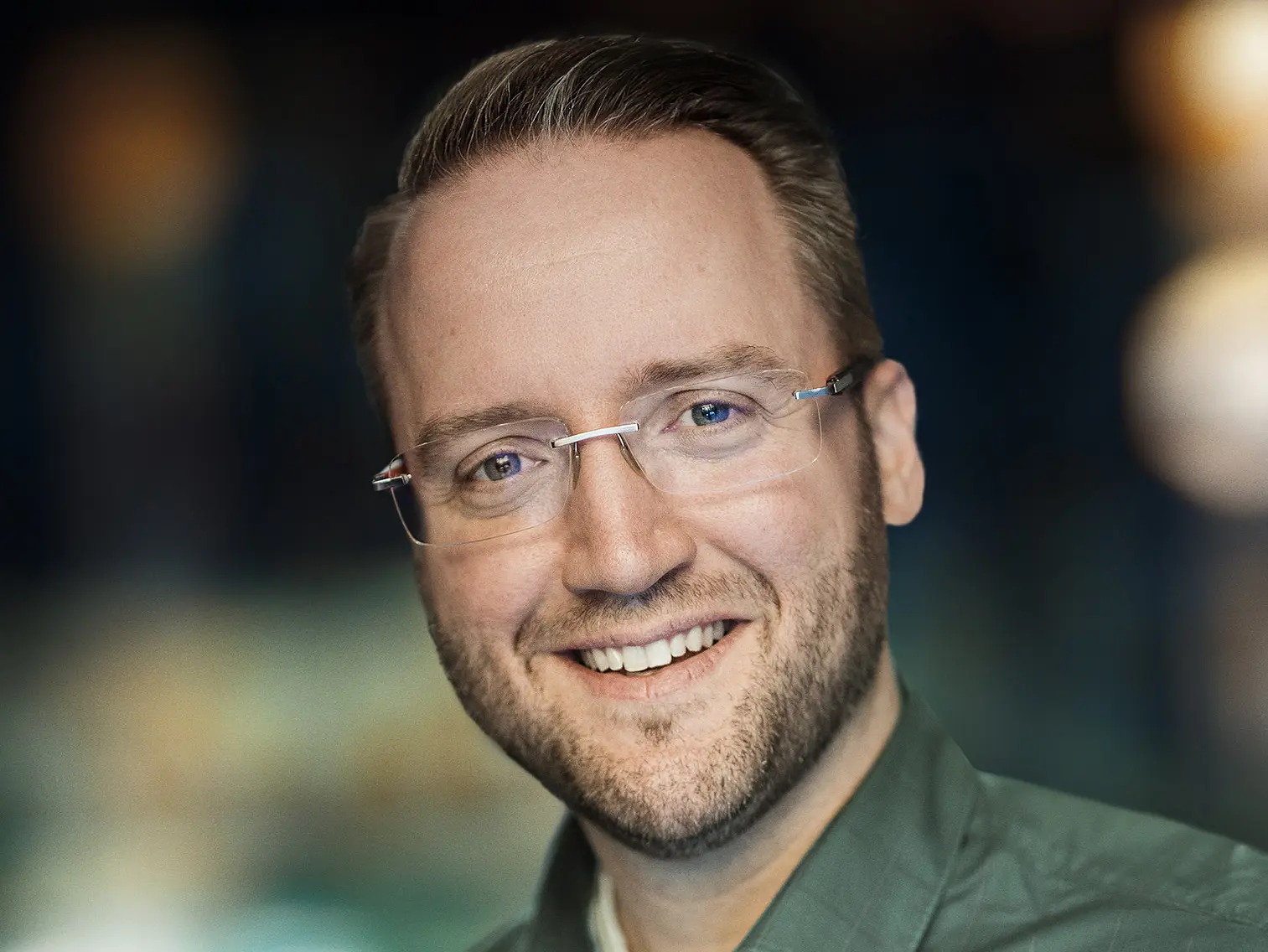 Christian Wirth ist der neue Leiter der Objektberatung in Österreich. Wirth lächelt in die Kamera.