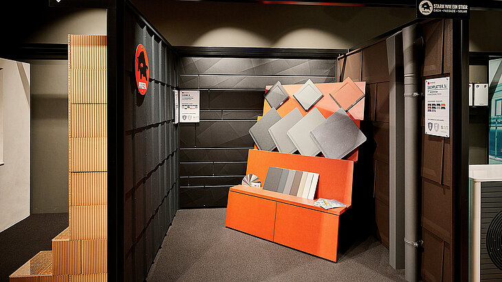 PREFA Showroom im WIMBERGER Kompetenzzentrum. Gezeigt werden Highlights des PREFA Komplettsystems und der PREFA Solarinnovationen