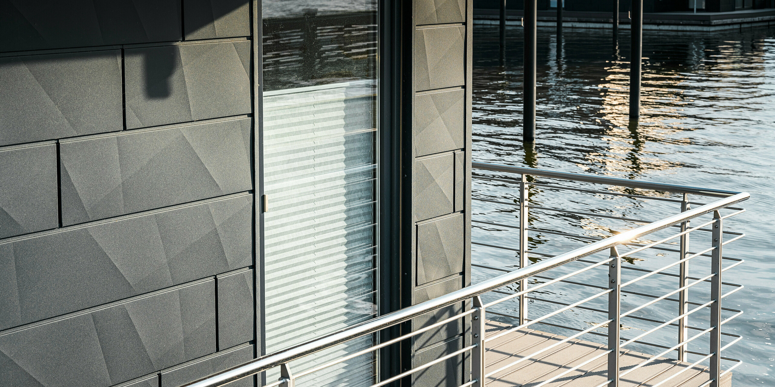 PREFA Siding.X Aluminiumfassade umhüllt elf Wasserhäuser im Pionierhafen Schleswig
