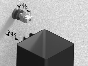 Abstand von 45 mm zwischen Wand und Quadratrohr einhalten