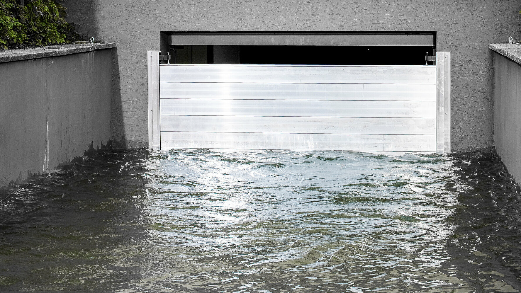 Garage eines Einfamilienhauses mit PREFA Hochwasserschutzsystem
