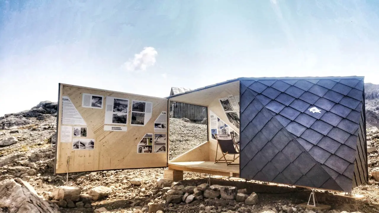 Der mobile Ausstellungspavillon WISSWAK wurde mit PREFA Dach- und Wandrauten 29 × 29 in P.10 Steingrau eingedeckt. 