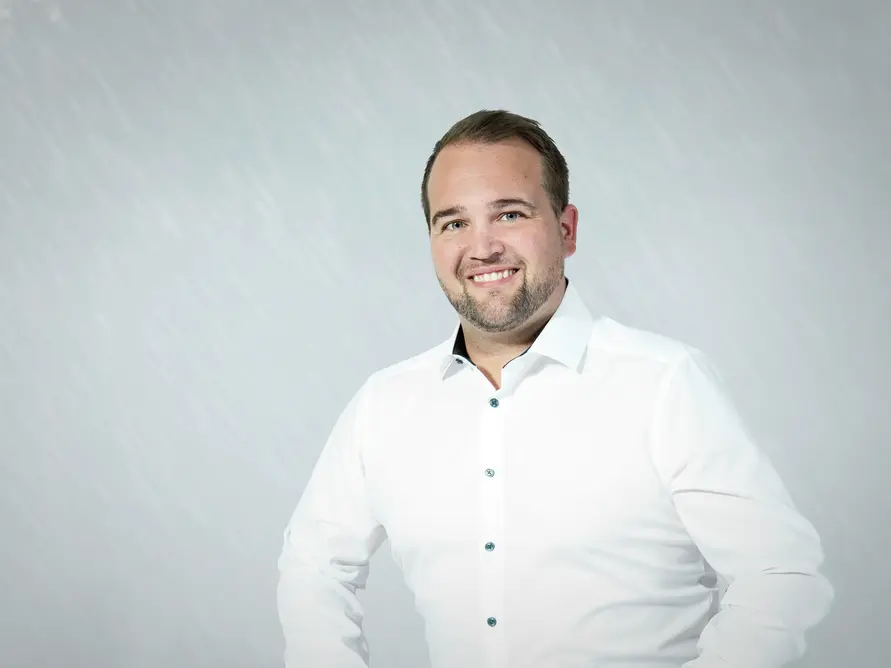 Ein Portrait von PREFA Markeitng Mitarbeiter Jürgen Bauer