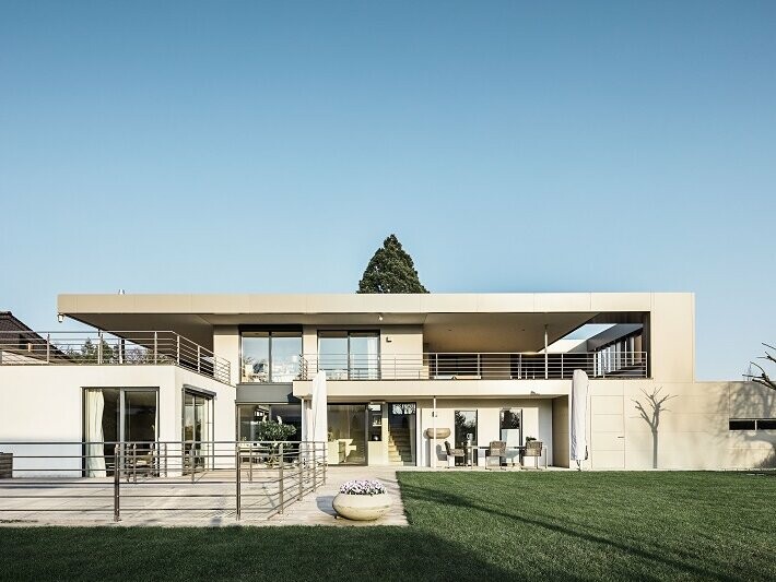 Glamour auf der Weinstraße - Ein Einfamilienhaus PREFABOND Aluminium Verbundplatte in Bronze