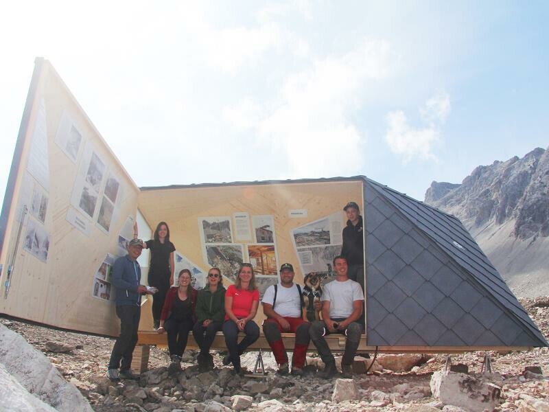 Das WISSWAK Team unter anderem mit den vier Architekturstudentinnen Lina Gasperi, Silva Stecher, Sabrina Fleisch und Ronja Keßler