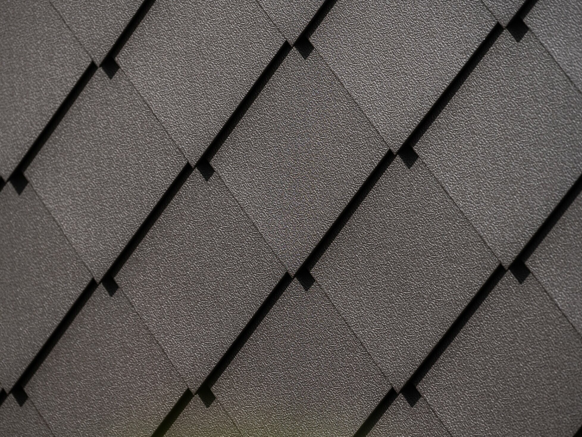 PREFA Wandraute 29 × 29 in Nussbraun Nahaufnahme mit Stucco-Oberfläche