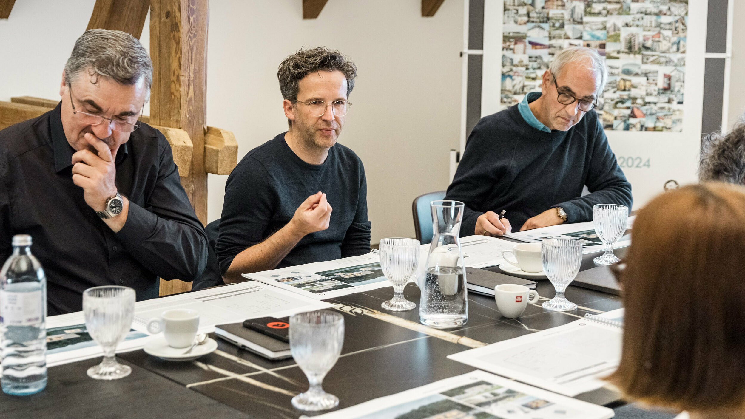 Die Jury bei der Besprechung der Projekte.