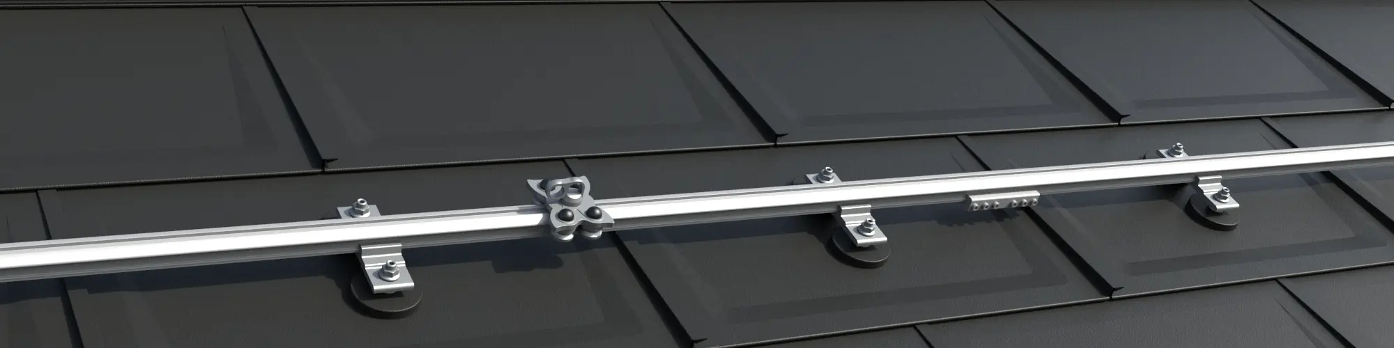 Das Bild zeigt das TAURUS Schienensystem von INNOTECH® auf einem PREFA Dach mit der bewährten Dachplatte R.16. Die Installation umfasst horizontale Führungsschienen und speziell entwickelte Gleiter, die eine sichere Dachbegehung und Wartung von Photovoltaikanlagen ermöglichen. Das System ist für alle PREFA Kleinformate geeignet und bietet eine zuverlässige Lösung für die Montage und Instandhaltung von PV-Anlagen. Von PREFA in Zusammenarbeit mit den Arbeitsschutz-Experten von INNOTECH® entwickelt, ist das Sicherungssystem nach EN 795 Typ A und D zertifiziert und für die Sicherung von zwei Personen ausgelegt. Am unteren Bildrand sind die innovativen PREFA Solardachplatten zu erkennen.