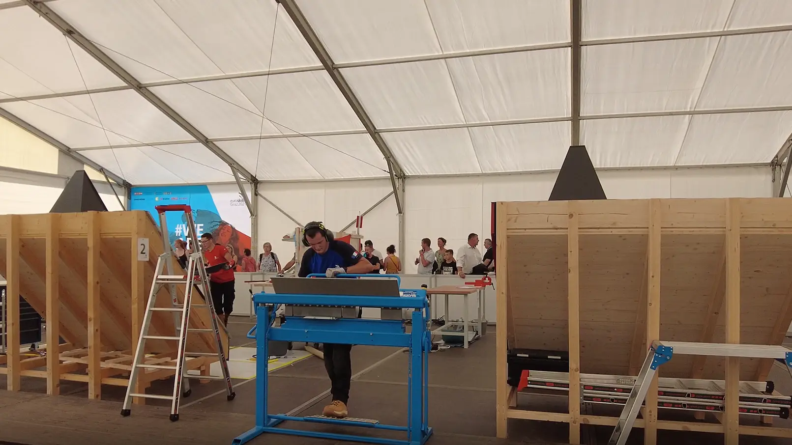 Der französische Teilnehmer Donovan Lefeuvre ist höchstkonzentriert bei seiner Arbeit