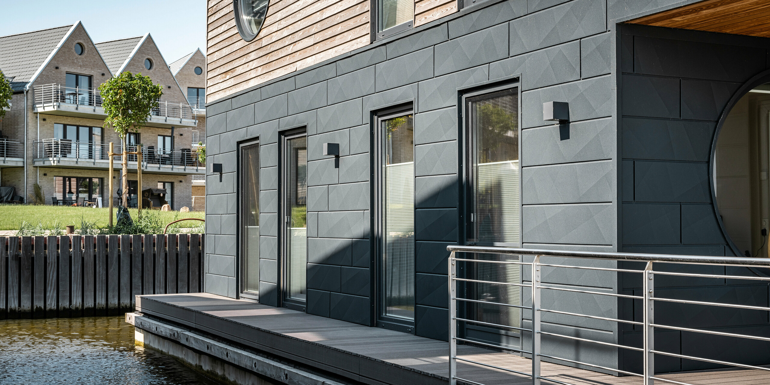 PREFA Siding.X Aluminiumfassade umhüllt elf Wasserhäuser im Pionierhafen Schleswig