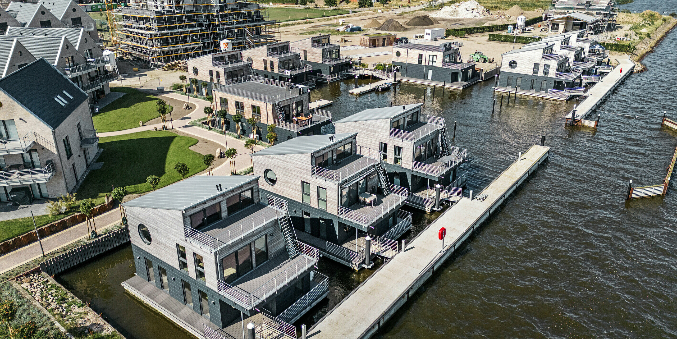 PREFA Siding.X Aluminiumfassade umhüllt elf Wasserhäuser im Pionierhafen Schleswig