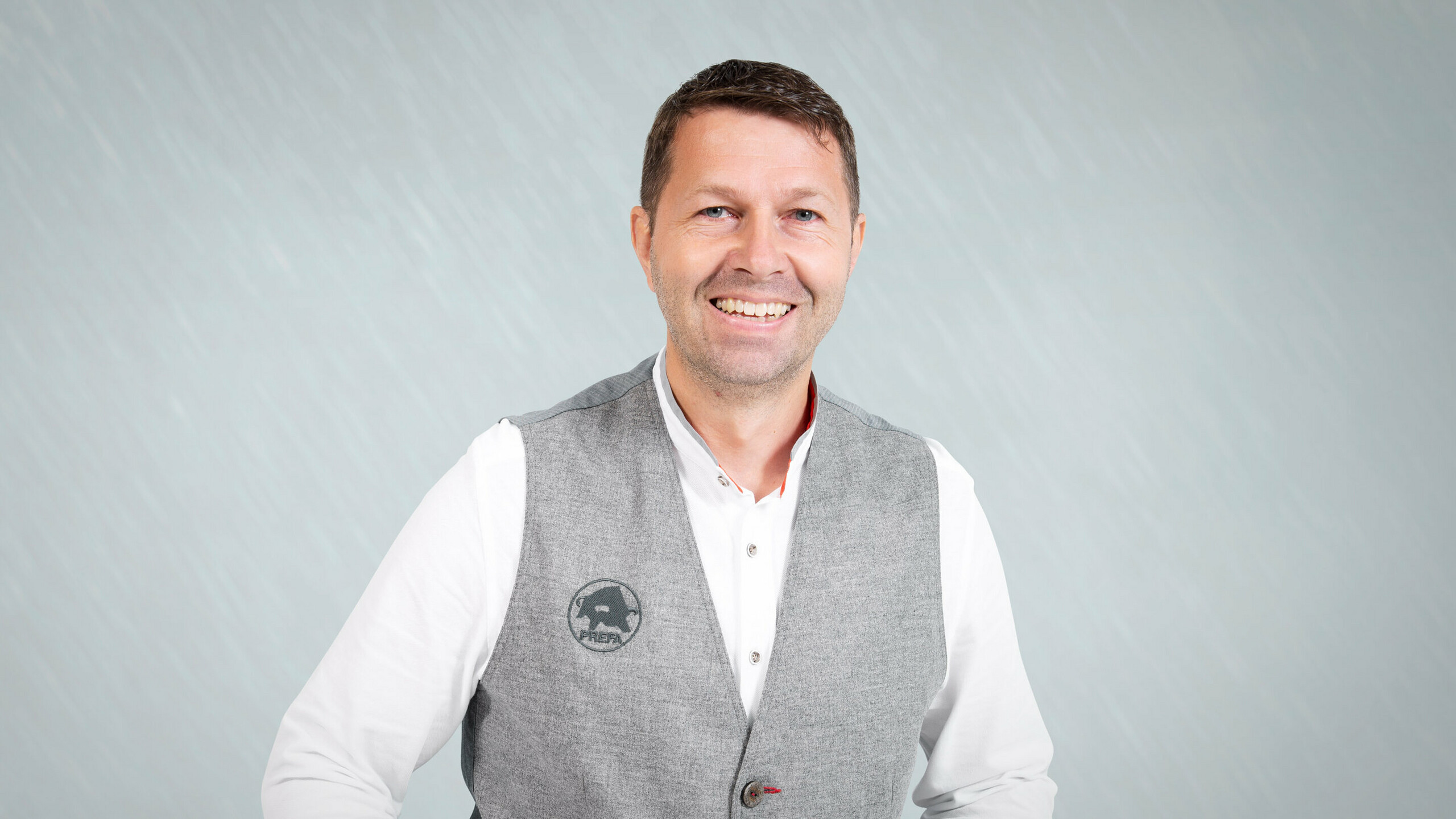 Ernst Gregorites (neuer Leiter der Anwendungstechnik International) lächelt in die Kamera.