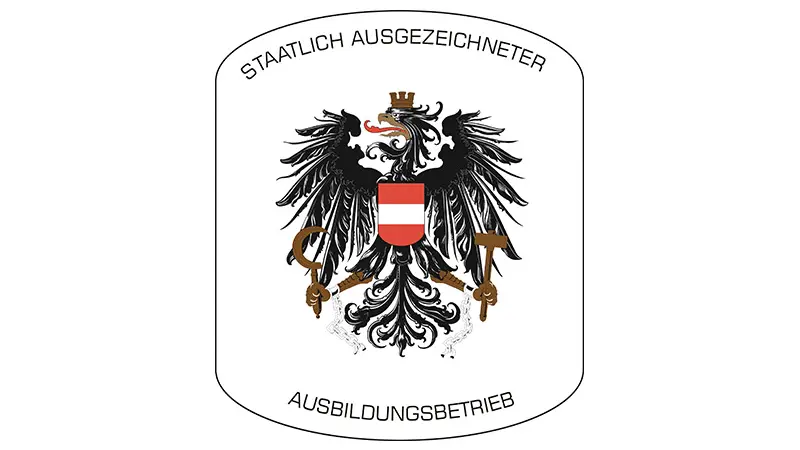 Zertifikat für PREFA für einen staatlich ausgezeichneten Ausbildungsbetrieb auf grauem Hintergrund