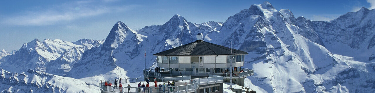 A Schilthorn tetején álló épület P.10 antracit színű Classic elem fedéssel