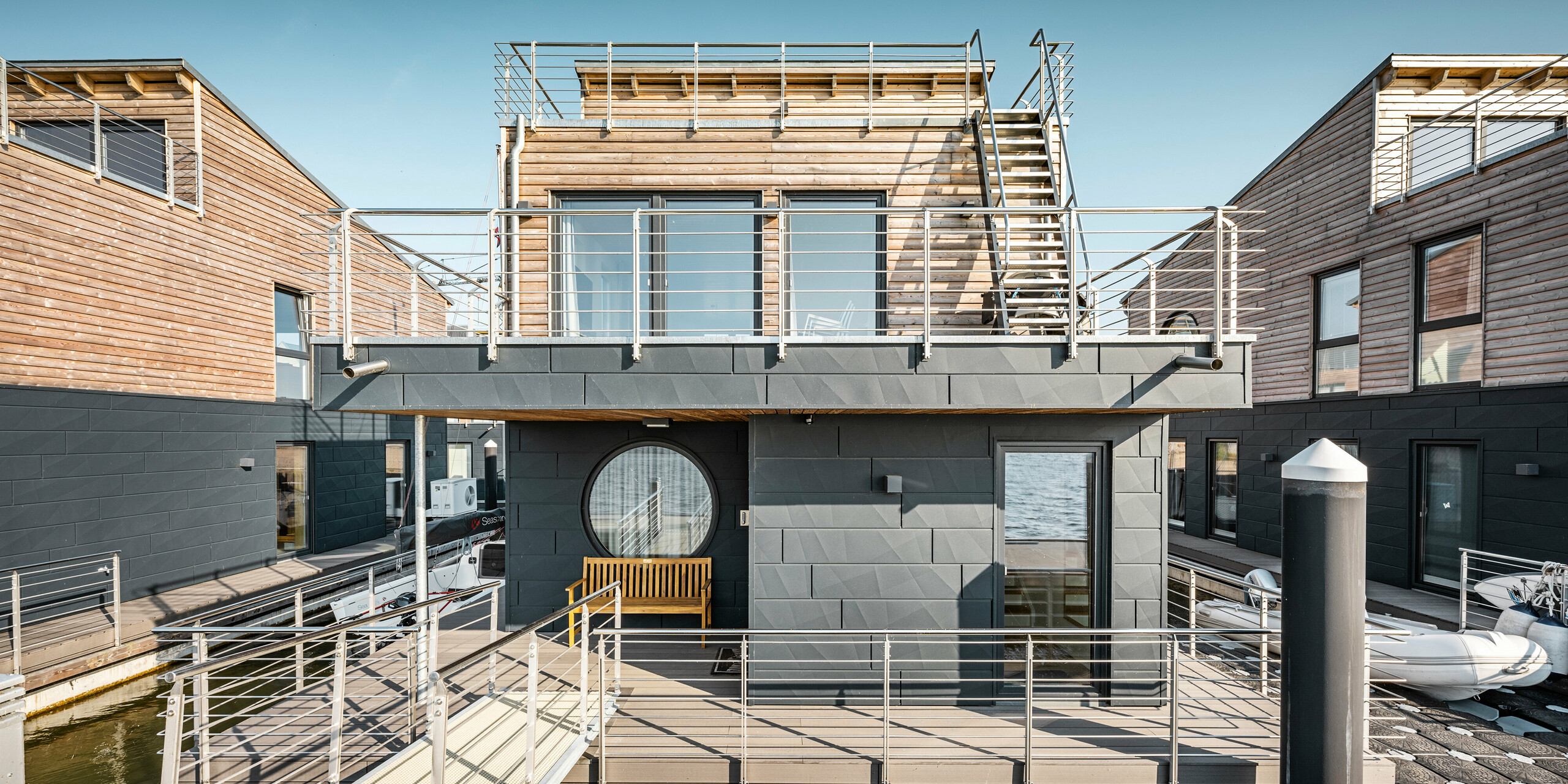 PREFA Siding.X Aluminiumfassade umhüllt elf Wasserhäuser im Pionierhafen Schleswig