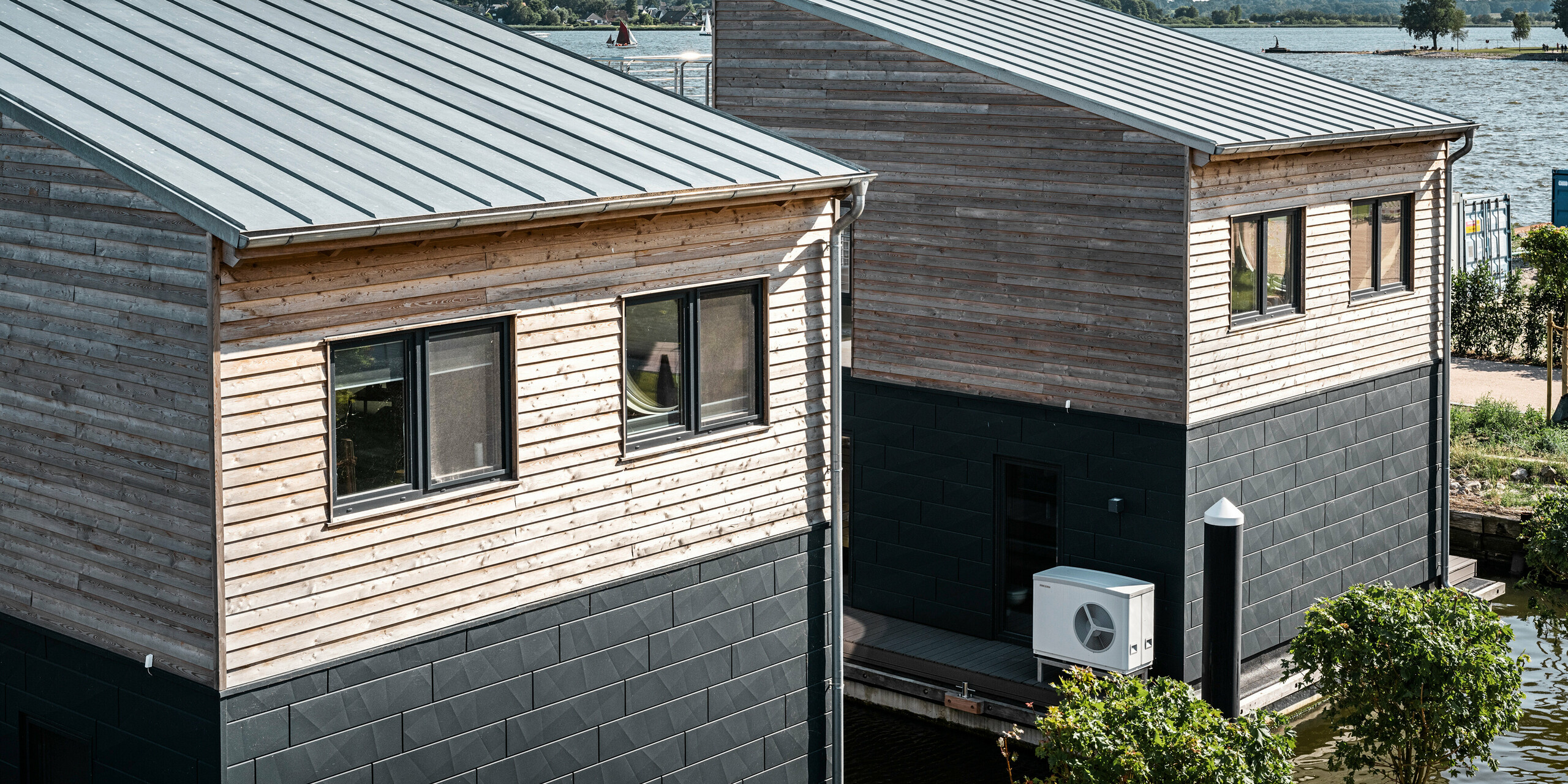 PREFA Siding.X Aluminiumfassade umhüllt elf Wasserhäuser im Pionierhafen Schleswig