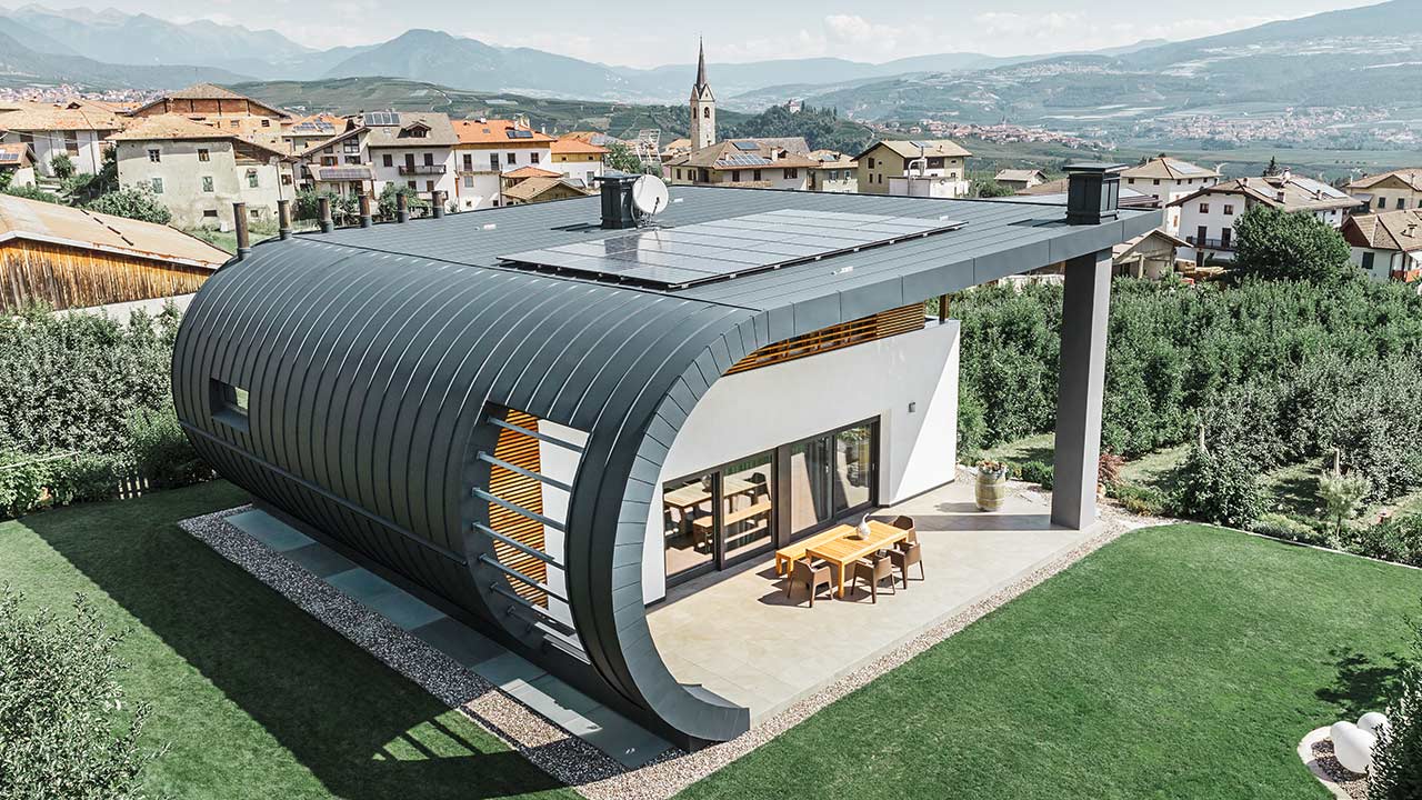 Das Haus In C Form Sorgt Im Trentino Fur Aufsehen Prefa